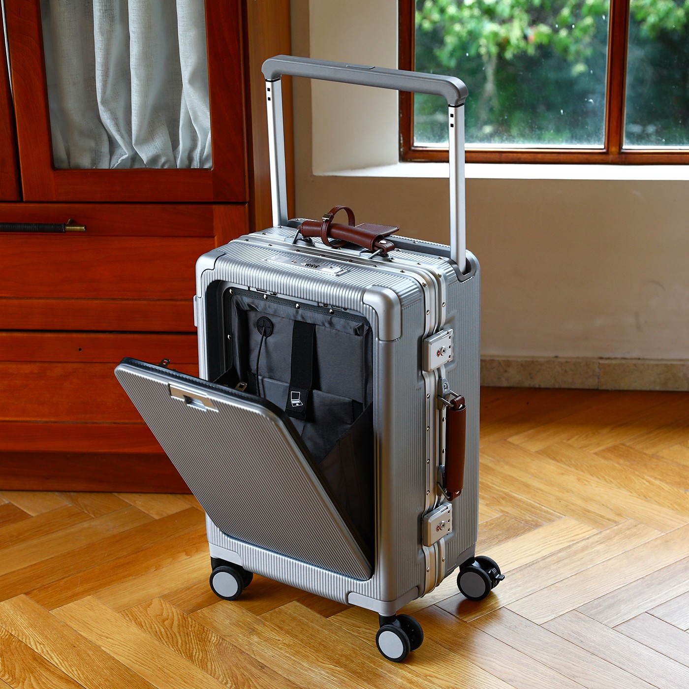 กระเป๋าเดินทางล้อลากขนาดใหญ่ ใ - Aluminum Frame Carry On Luggage บทวิจารณ์และราคา